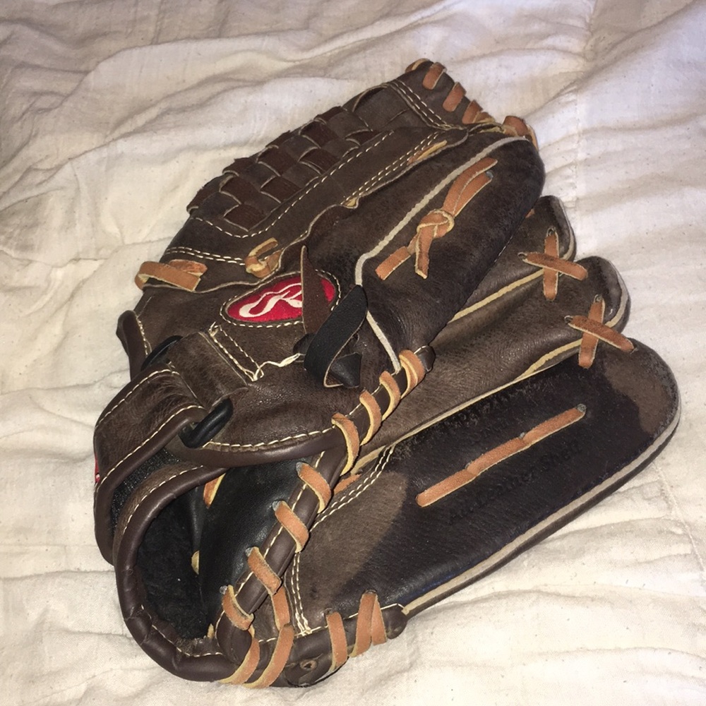 Softball glove